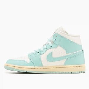 Women's Nike Air Jordan 1 Mid sneakers